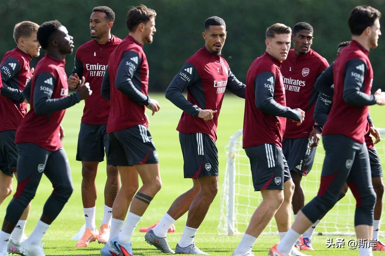 包含阿森纳关键时刻刷新队史纪录；志在欧联名次提升；管理层满意；团队化学反应显著的词条