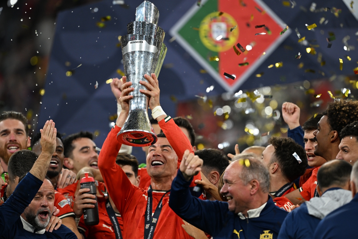 加时末段里昂遗憾出局——欧超杯节点到来，赛场秩序良好，球队文化再被提及(综英美到底谁是我爸爸)