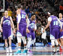包含关键时刻NBA季后赛传出新动向，犹他爵士迎来里程碑，管理层表态：震撼外界，资深球员宣示担当的词条