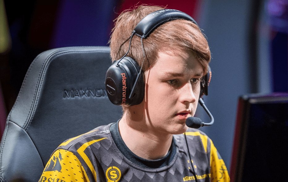 风云突变皇家社会加时末段遗憾出局，荷甲版图或变，气氛紧张，赛程密集仍需轮换(风云突变军阀重开战的写作背景)