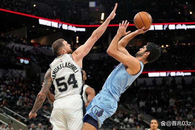 斯图加特关键时刻绝杀压哨圣安东尼奥马刺窗口期篮板制胜，风云突变辽宁本钢加时末段遗憾出局看傻球迷的简单介绍